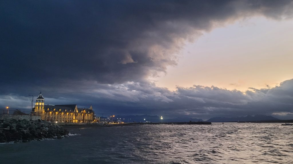 Rent a car patagonia - car rental puerto natales - torres del paine - rent a car - patagonia