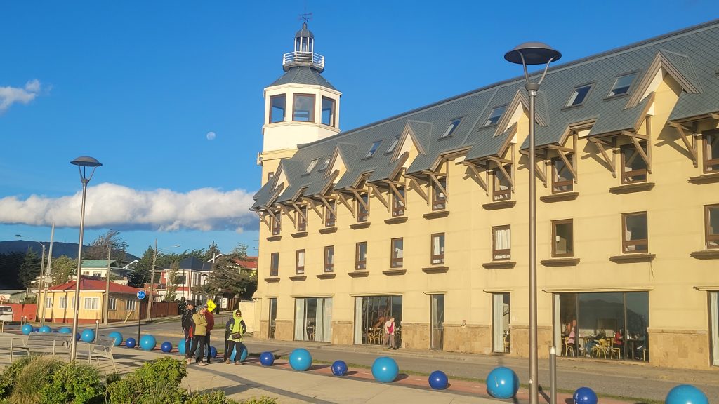 Puerto Natales - Costanera - Hotel - Rent a car -